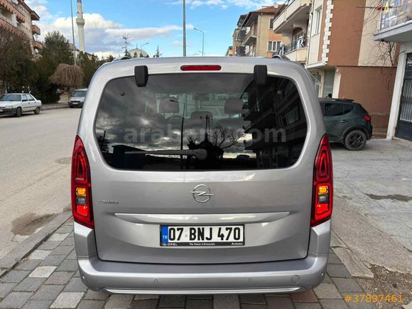 OTOMATİK VİTES 2024 ÇIKIŞLI 18 BİNDE HATASIZ!!
 OPEL COMBO LİFE 1.5 CDTI EDİTİON