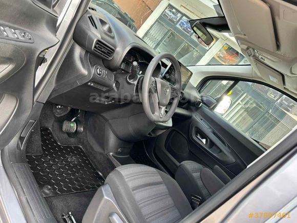 OTOMATİK VİTES 2024 ÇIKIŞLI 18 BİNDE HATASIZ!!
 OPEL COMBO LİFE 1.5 CDTI EDİTİON