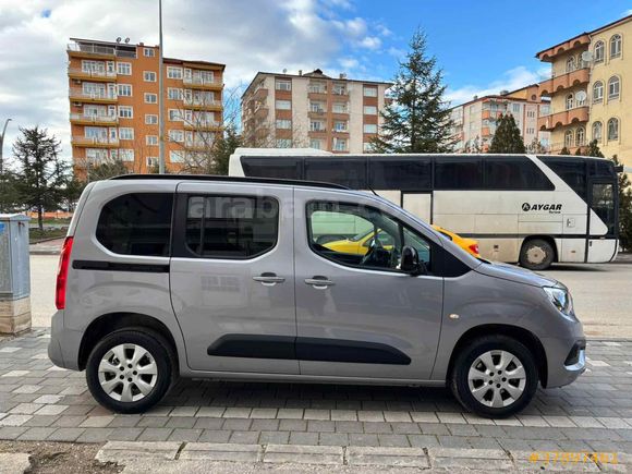 OTOMATİK VİTES 2024 ÇIKIŞLI 18 BİNDE HATASIZ!!
 OPEL COMBO LİFE 1.5 CDTI EDİTİON