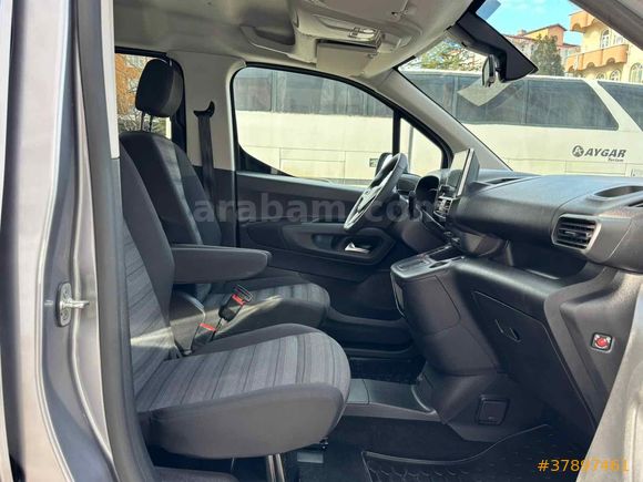 OTOMATİK VİTES 2024 ÇIKIŞLI 18 BİNDE HATASIZ!!
 OPEL COMBO LİFE 1.5 CDTI EDİTİON