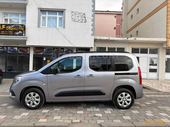 OTOMATİK VİTES 2024 ÇIKIŞLI 18 BİNDE HATASIZ!!
 OPEL COMBO LİFE 1.5 CDTI EDİTİON