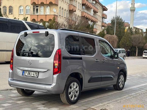 OTOMATİK VİTES 2024 ÇIKIŞLI 18 BİNDE HATASIZ!!
 OPEL COMBO LİFE 1.5 CDTI EDİTİON