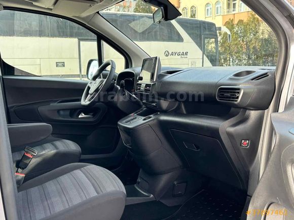 OTOMATİK VİTES 2024 ÇIKIŞLI 18 BİNDE HATASIZ!!
 OPEL COMBO LİFE 1.5 CDTI EDİTİON