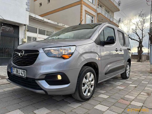 OTOMATİK VİTES 2024 ÇIKIŞLI 18 BİNDE HATASIZ!!
 OPEL COMBO LİFE 1.5 CDTI EDİTİON