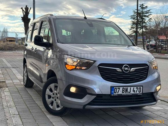 OTOMATİK VİTES 2024 ÇIKIŞLI 16 BİNDE HATASIZ!!
 OPEL COMBO 1.5 CDTI EDİTİON 
   