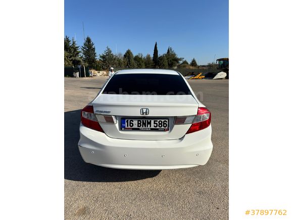 Sahibinden Honda Civic 1.6 i-VTEC ECO Dream 2015 Model  222.000 km Beyaz