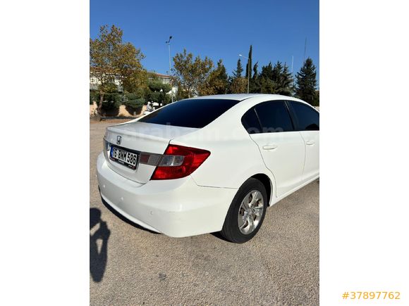 Sahibinden Honda Civic 1.6 i-VTEC ECO Dream 2015 Model  222.000 km Beyaz