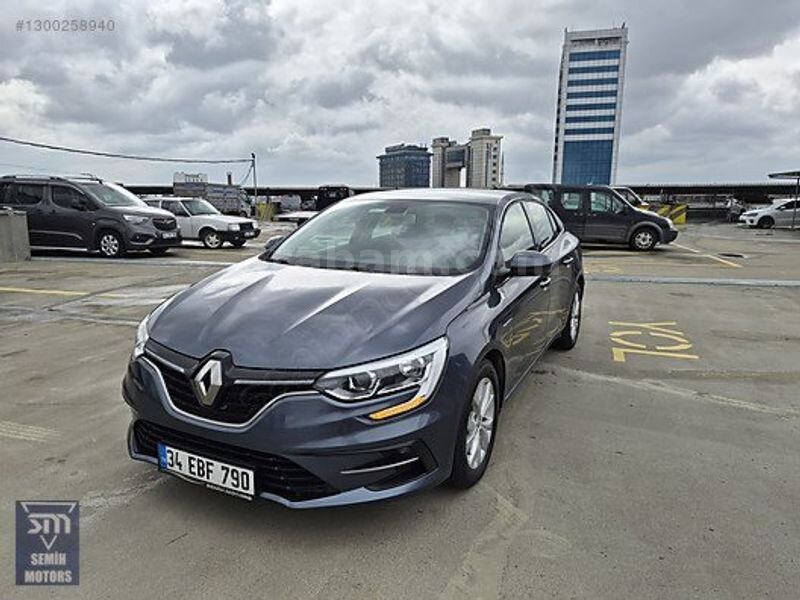 Galeriden Renault Megane 1.3 TCe Touch 2021 Model İstanbul 179.000 km Lacivert 1