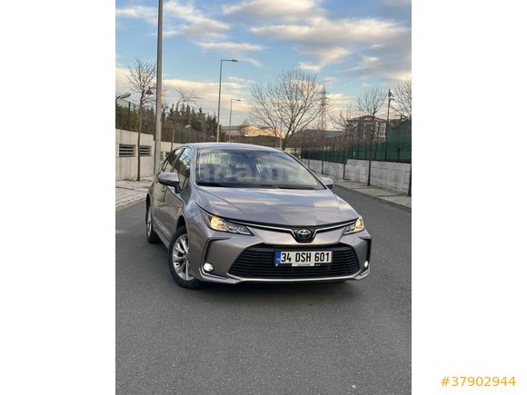 Sahibinden 93.900 km Toyota Corolla 1.8 Hybrid Dream 2021 Model 