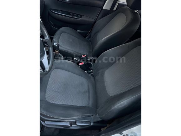 Sahibinden Hyundai i20 1.4 CRDi Jump 2013 Model  300.000 km Beyaz