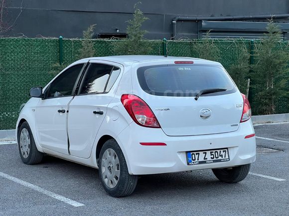 Sahibinden Hyundai i20 1.4 CRDi Jump 2013 Model  300.000 km Beyaz