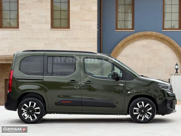 ÖZPAM 2.EL'DEN 2024 CİTROEN BERLİNGO 1.5BLUEHDI SHİNE BOLD XTR