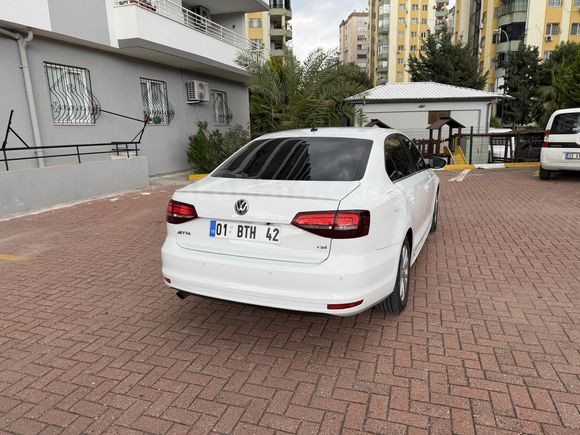 POLİS MEMURUNDAN  TEMİZ JETTA 