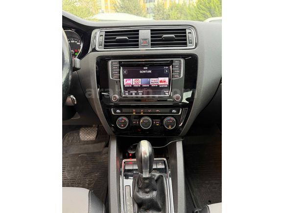 POLİS MEMURUNDAN  TEMİZ JETTA 