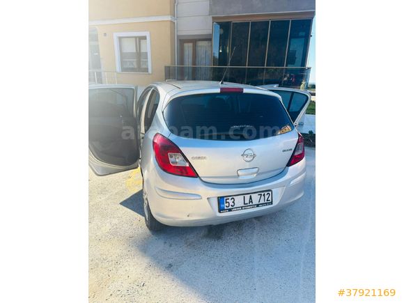 MEMURDAN DOSTA GİDEN OPEL CORSA