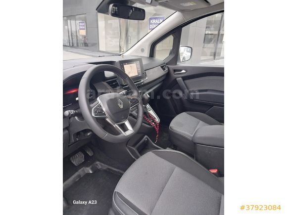 acil satılık 2025 renault kangoo 1.5 Bluedci