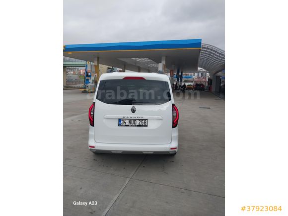 acil satılık 2025 renault kangoo 1.5 Bluedci
