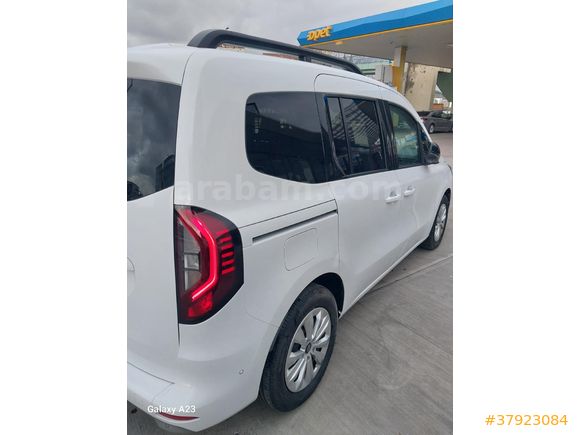 acil satılık 2025 renault kangoo 1.5 Bluedci