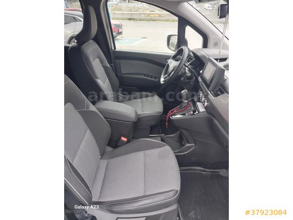 acil satılık 2025 renault kangoo 1.5 Bluedci