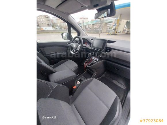 acil satılık 2025 renault kangoo 1.5 Bluedci