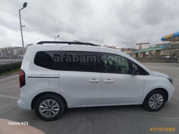 acil satılık 2025 renault kangoo 1.5 Bluedci