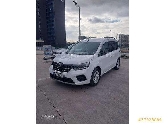 acil satılık 2025 renault kangoo 1.5 Bluedci