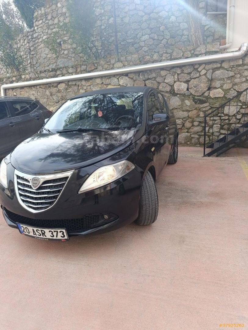 Sahibinden Lancia Ypsilon 1.3 Mjet 2013 Model Denizli 244.620 km Siyah 7