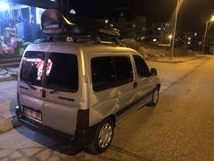 KLİMALI PARTNER SIFIR MOTORLU OTOMOBİL RUHSATLI Peugeot Partner 1.9 D Combispace 2000 Model  Gri (Gümüş)