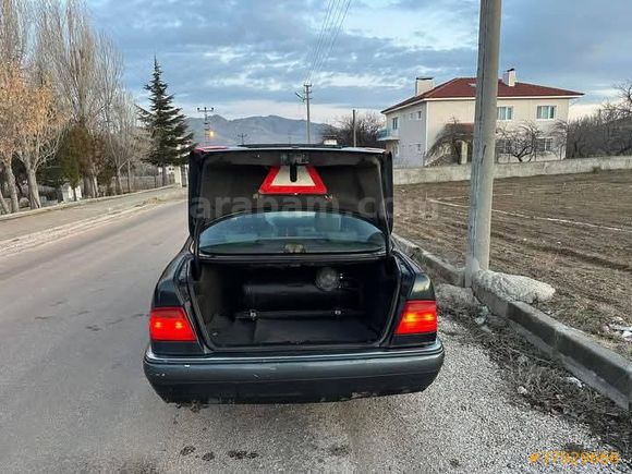 Galeriden Mercedes - Benz E 200 Elegance 1996 Model Kırıkkale