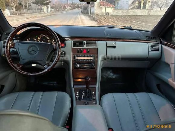 Galeriden Mercedes - Benz E 200 Elegance 1996 Model Kırıkkale