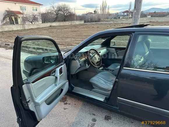 Galeriden Mercedes - Benz E 200 Elegance 1996 Model Kırıkkale