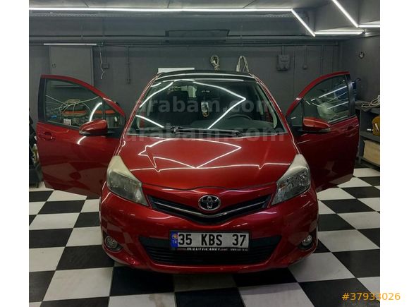Sahibinden Panoramik Cam Tavan Toyota Yaris Değişensiz! 1.33 Cool Special Özel 2013 Model  - 79.000 Km Bordo