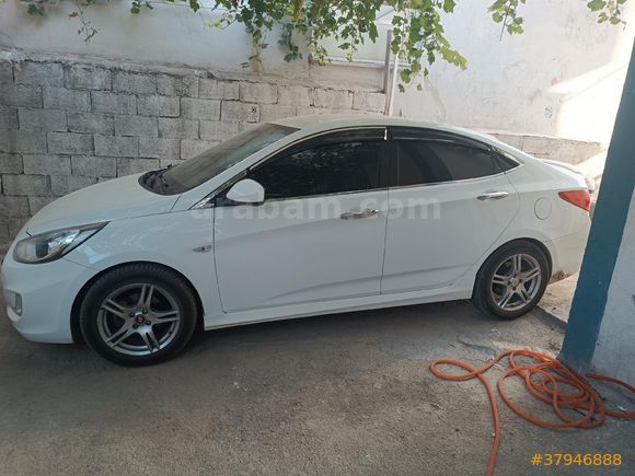 Sahibinden Hyundai Accent Blue 1.4 CVVT Mode 2011 Model