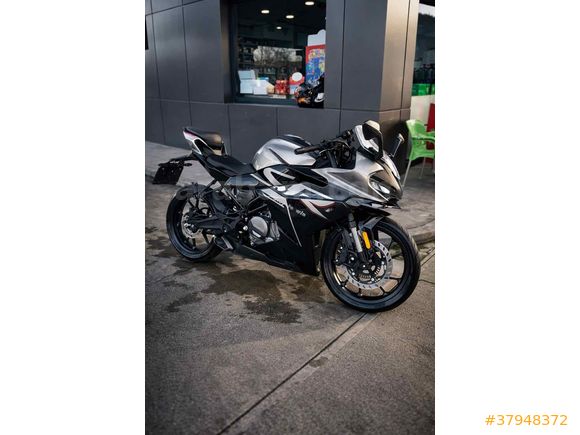CFMOTO 250 SR 