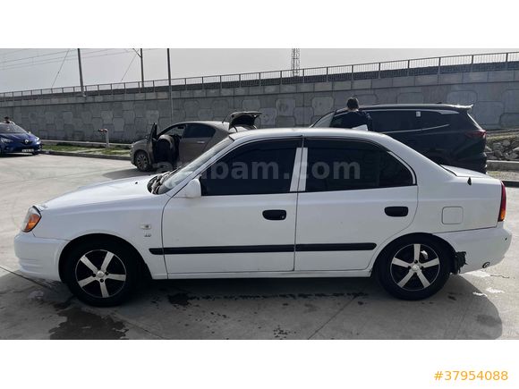 Sahibinden Hyundai Accent 1.6 Admire 2006 Model  210.000 km Beyaz