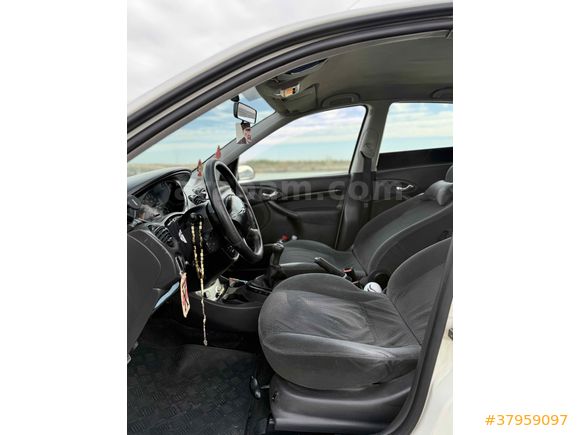 Sahibinden Ford Focus 1.6 Ghia 2002 Model