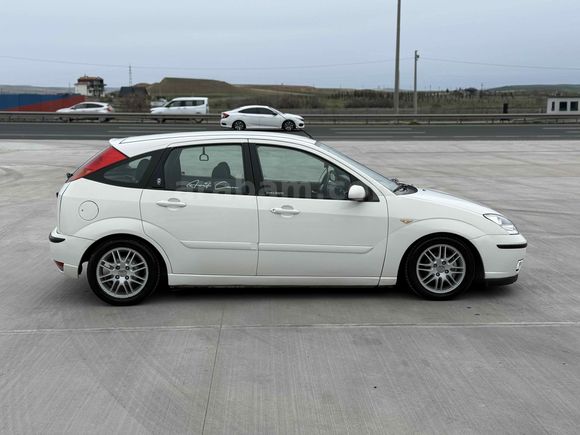 Sahibinden Ford Focus 1.6 Ghia 2002 Model