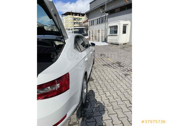 Sahibinden Skoda SuperB 1.4 TSI Active 2017 Model  150.000 km Beyaz