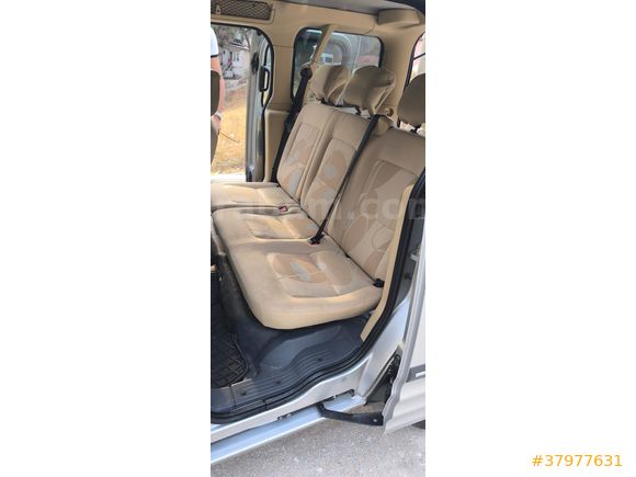 Sahibinden Ford Tourneo Connect 110PS 2010 Model