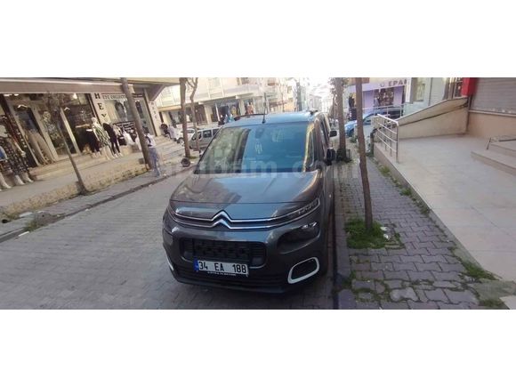 İlk Sahibinden Aracın Genel Bakımı   Diskler frenler dahil Ve Muhanesi Yeni yapıldı. Shine paket Berlingo  Sadece Yakıt Koy 