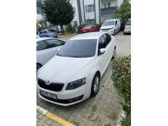Ağır hasar veya pert kaydı yoktur kusurları vardır elbet fiyatını ona göre yazdım