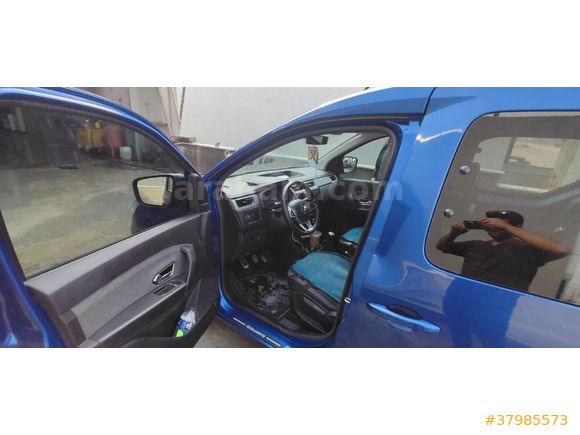 Sahibinden Renault Express Combi 1.5 BlueDCI Touch 2023 Model  73.000 km Lacivert