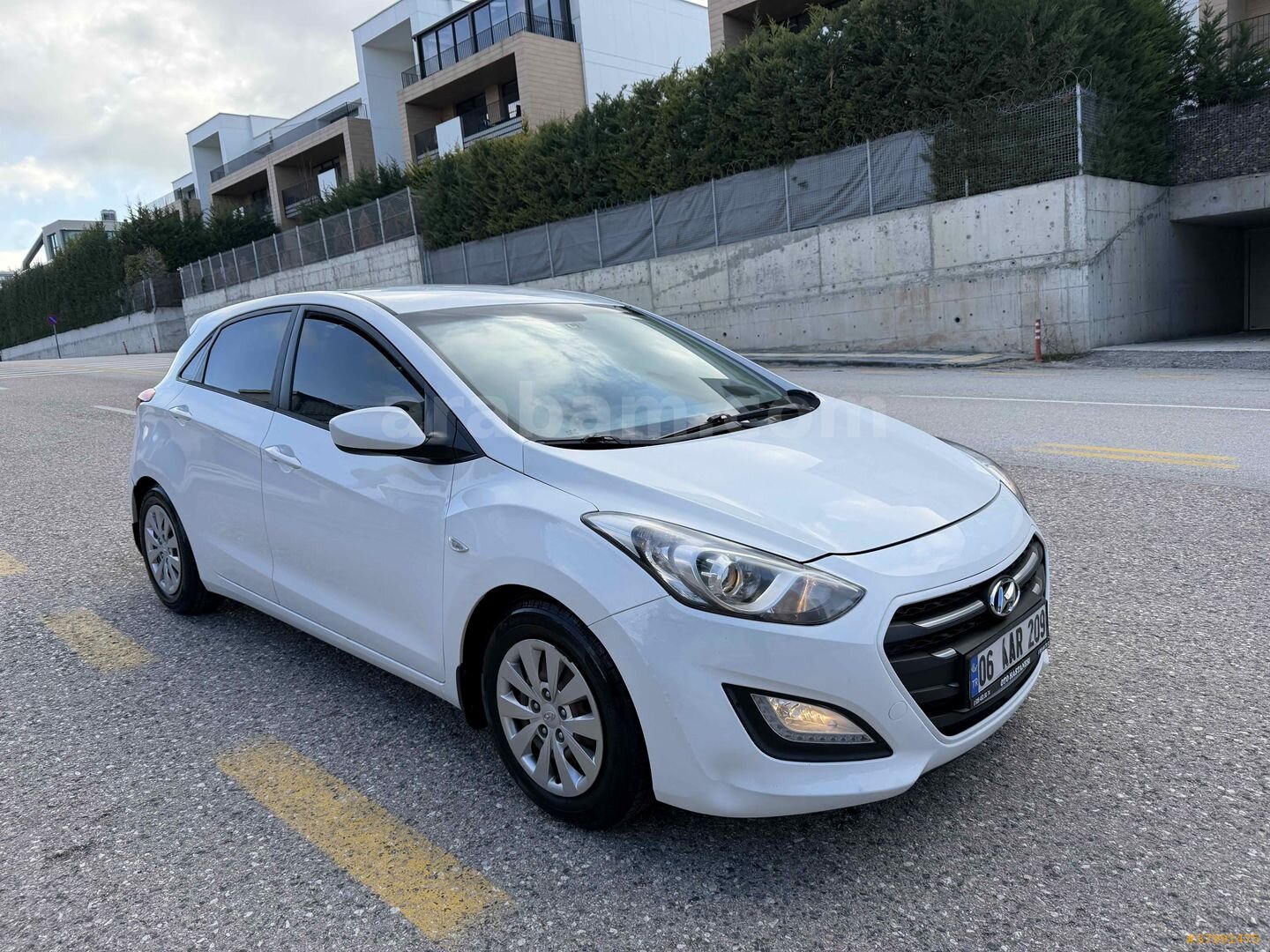 Galeriden Hyundai i30 1.6 CRDi Blue Drive 2015 Model Ankara 216.000 km Beyaz 3