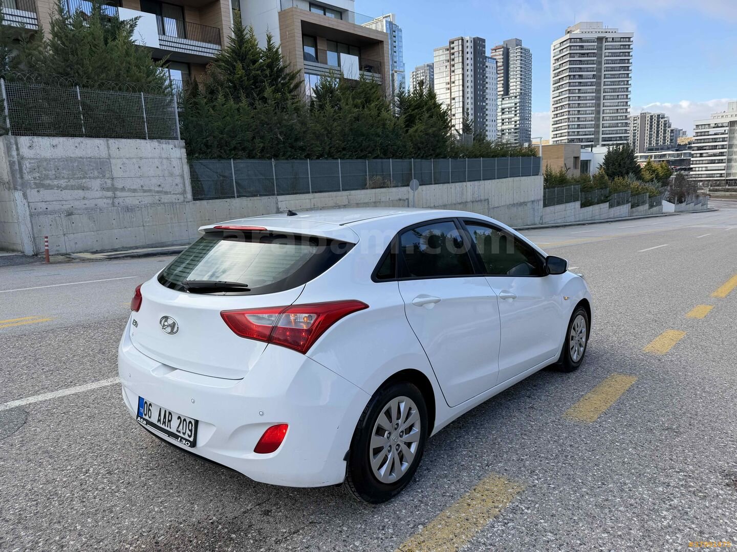 Galeriden Hyundai i30 1.6 CRDi Blue Drive 2015 Model Ankara 216.000 km Beyaz 4