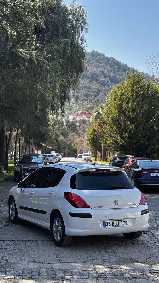 Sahibinden Peugeot 308 1.6 HDi Comfort Pack 2009 Model İzmir 291.000 km Beyaz 4