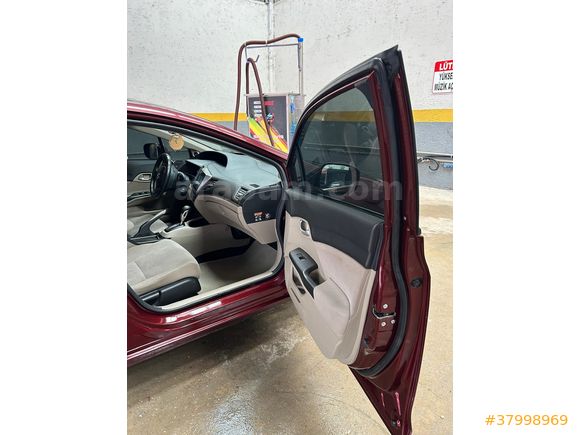 Sahibinden Honda Civic 1.6 i-VTEC ECO Elegance 2015 Model  237.000 km Bordo
