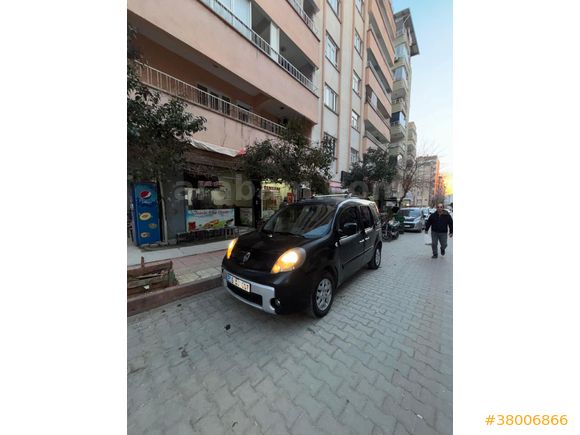 Sahibinden Renault Kangoo Multix 1.5 dCi Privilege 2011 Model