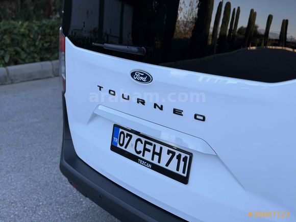 Sahibinden Ford Tourneo Courier 1.5 EcoBlue Titanium 2024 Model 