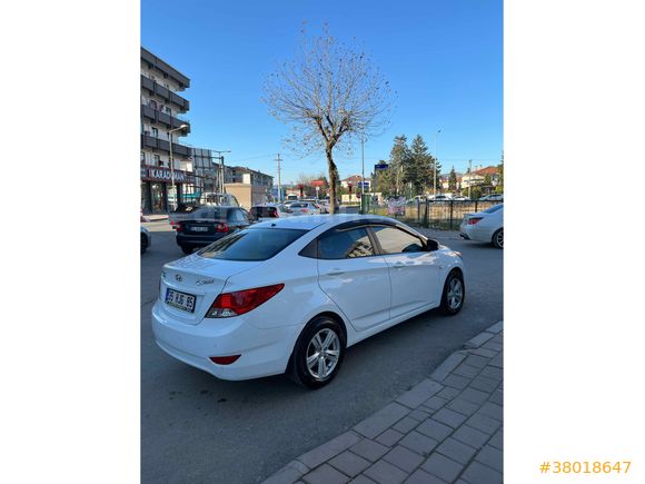 Sahibinden Hyundai Accent Blue 1.4 D-CVVT Mode 2013 Model  165.000 km Beyaz