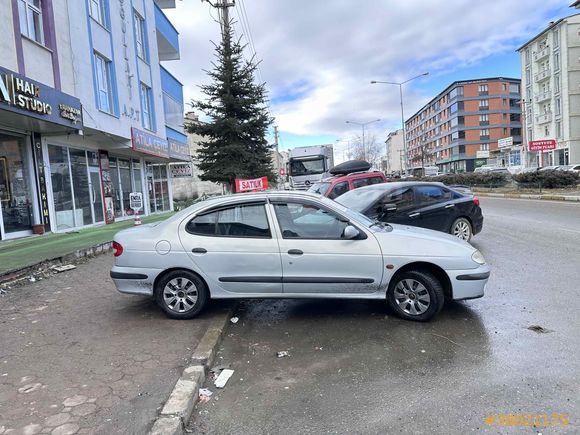 Sahibinden Renault Megane 228 bin km  1.4 motor 2002 Model 